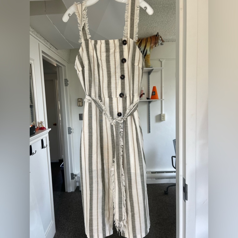 This is a linen Heatherly midi dress. I’ve never worn it.